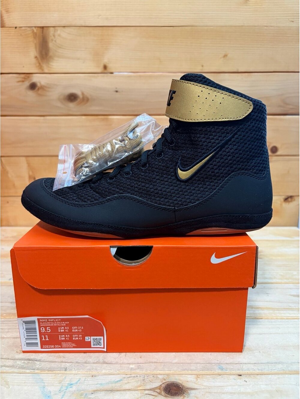 Brand new Discontinued Nike Inflict 3 wrestling shoes - 325256-004 Mens 9.5 W 11
